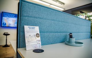 Schreibtischtrennwand in türkisblau