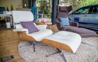 Stilvolle und moderne Loungestühle mit Hocker