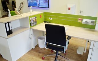 Schreibtischlösung für effizientes Arbeiten im Showroom von Kurzbach Vechta