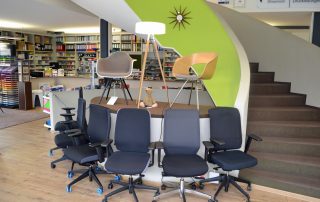 Moderne und ergonomische Büro- sowie Lounge-Stühle